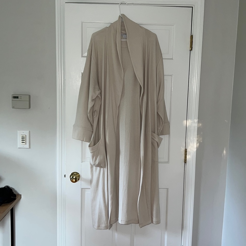 Amazon Essentials Men’s Lightweight Waffle Robe - Beige
